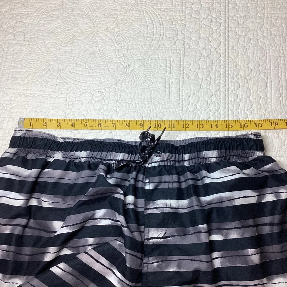 Nike Striped Bathing Suit Swim Trunks‎ Men’s Size XXL Striped Black Gray White
